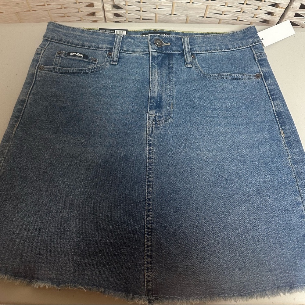 DKNY mid rise denim skirt size‎ 6 NWT